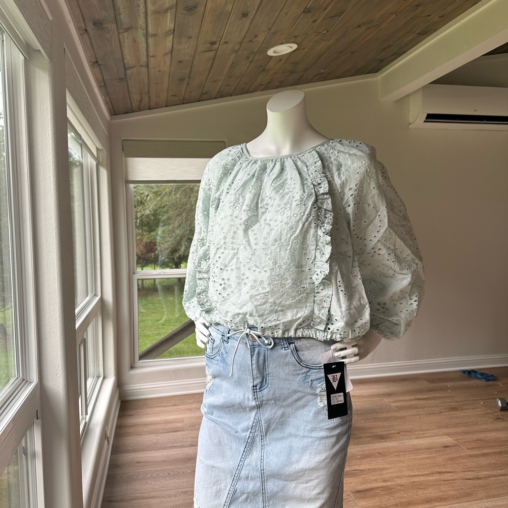 Joie Eyelet Blouse Light Blue Size Small has adjustable waist